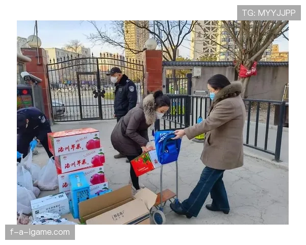 朱婷拎着菜篮子回小区，运动装配名表那画面，笑不出来又羡慕