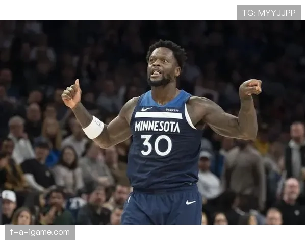 朱利叶斯·兰德尔挡拆创造高效出手机会 拉开与队友得分差距